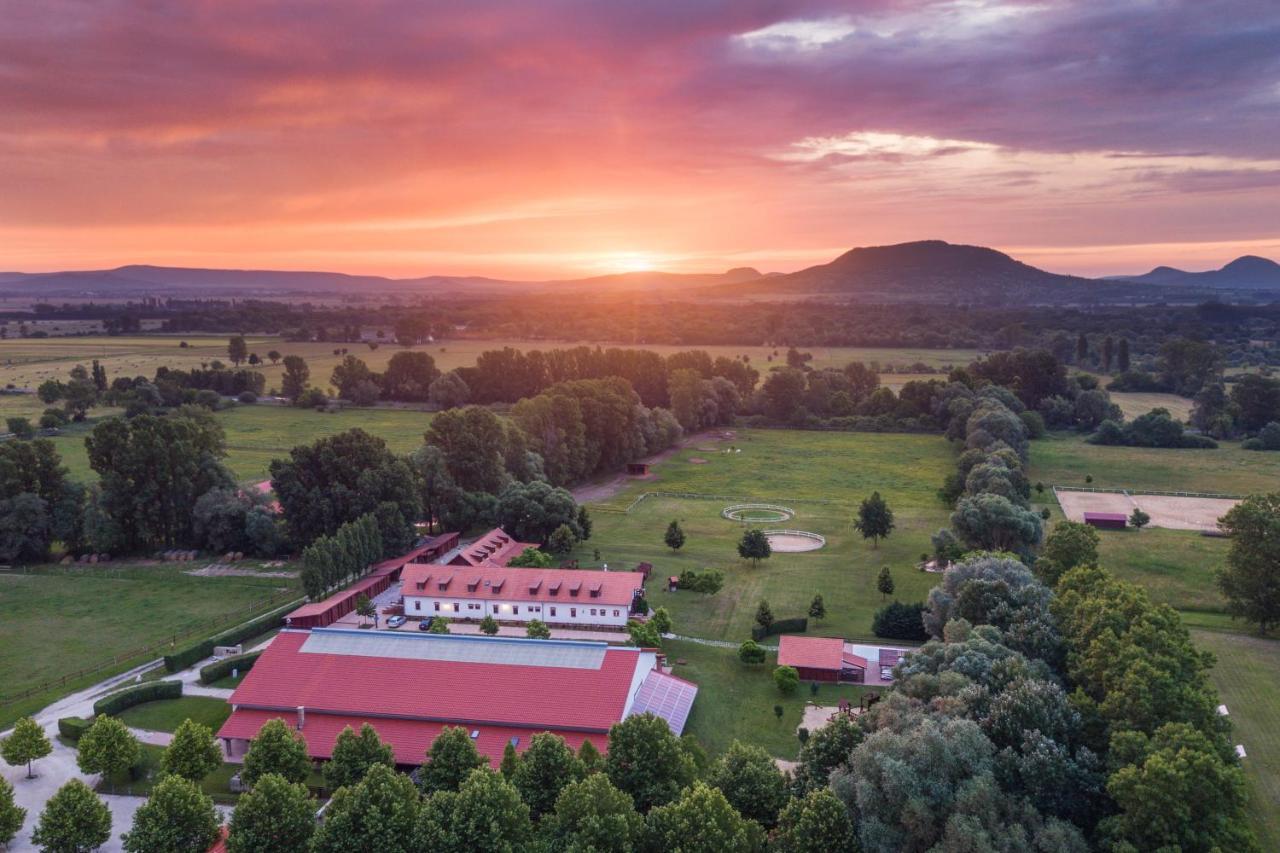 Matild Country Hotel Nemesvita Exterior photo