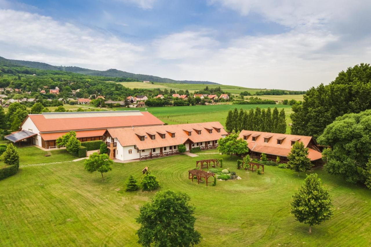 Matild Country Hotel Nemesvita Exterior photo