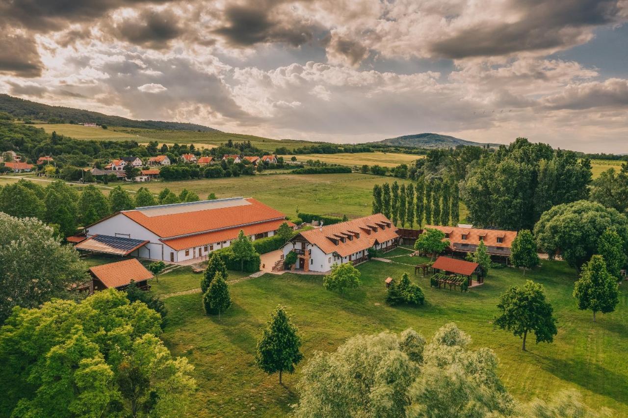 Matild Country Hotel Nemesvita Exterior photo